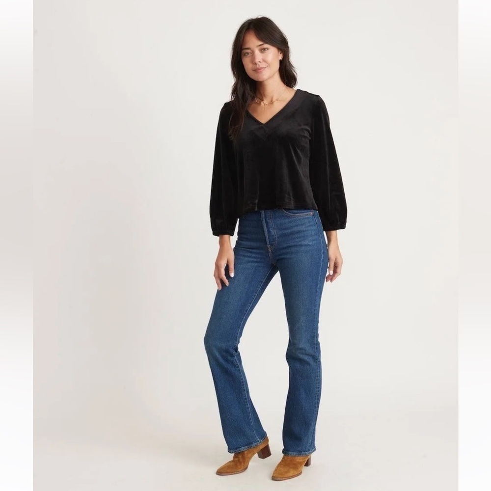 NEW Marine Layer Jasmine Velour V-Neck Top Black
Small